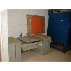 SCREEN TABLE W/ 2 SCREENS