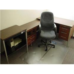 LOT - 1 DESK, CHAIR, BOOKSHELF