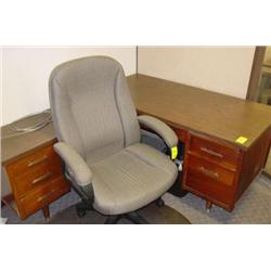 LOT - 1 DESK, 1 CHAIR