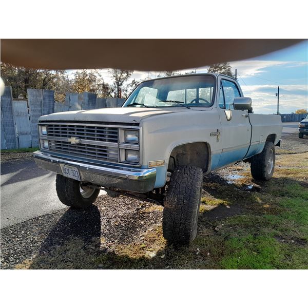 1984 CHEVY TRUCK LONG BED