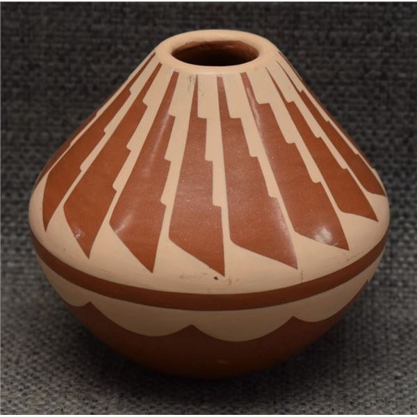 JEMEZ INDIAN POTTERY VASE (LORETTO )