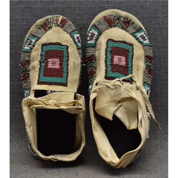 CHEYENNE INDIAN MOCCASINS