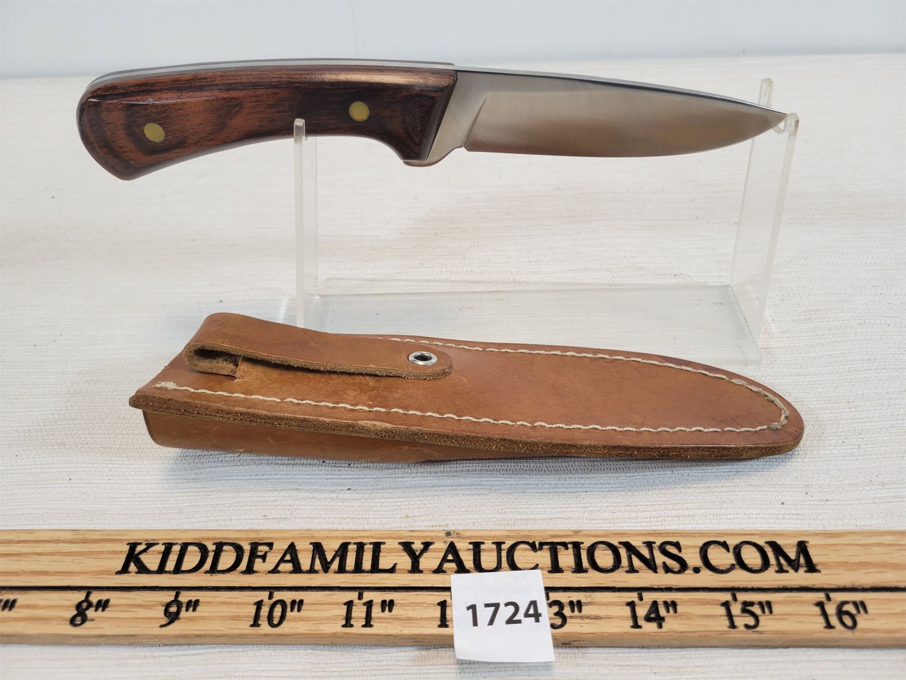WESTERN U.S.A. MODEL W84 KNIFE W/ LEATHER SHEATH - Kidd Family Auctions
