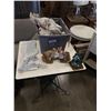 Image 1 : TOTE OF COLLECTIBLES AND DECOR