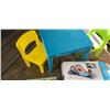 Image 2 : SWIMLINE SUPER SLIDE WITH SPLASH PAD AND 3 PC KIDS TABLE AND CHAIRS