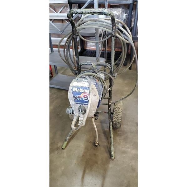 MAGNUM XR9 AIRLESS SPRAYER WORKING