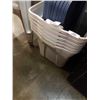 Image 3 : 6 STORAGE TOTES WITH LIDS