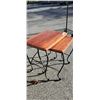 Image 2 : 2 NESTING TABLES