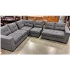 Image 6 : 4 PIECE MODULAR SECTIONAL, NEEDS A GOOD CLEANING, NO RIPS OR TEARS,
