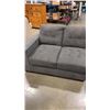 Image 7 : 4 PIECE MODULAR SECTIONAL, NEEDS A GOOD CLEANING, NO RIPS OR TEARS,