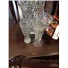 Image 4 : HEAVY PINWHEEL CRYSTAL VASE, 2 SMALL CRYSTAL VASE AND CARVED WOODEN VASE