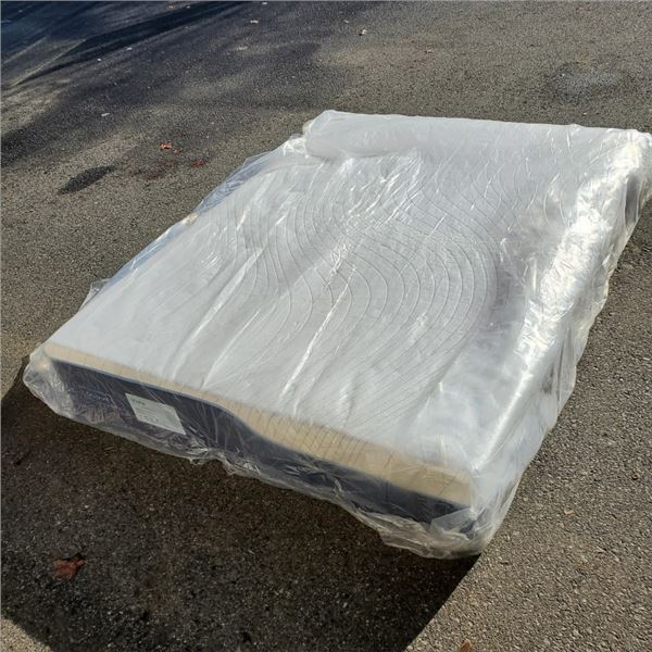 AS NEW QUEENSIZE OCTAVE MATTRESS RETAIL $1300
