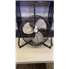 Image 2 : METAL TABLE FAN WORKING