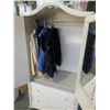 Image 3 : 6FT FT WICKER WARDROBE WITH 2 DRAWERS AND CONTENTS