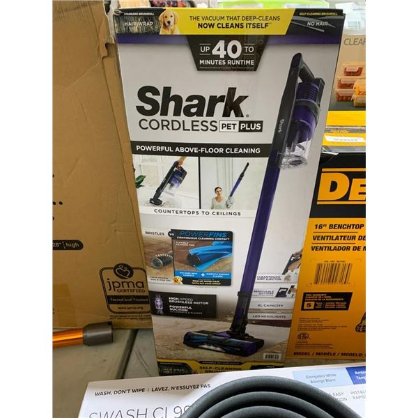 SHark Pet Pro Cordless Stick Vacuum - HAS CHARGE CORD