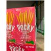 Image 2 : Pocky Strawberry Biscuit Snack Sticks 10 packs