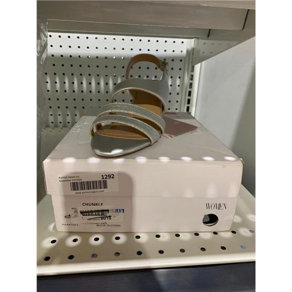 Naturalizer Chunkle Women;s Sandals Silver/Glitter Size 11