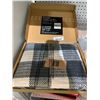 Image 1 : Safdie & Co. White and Black Flannel Throw