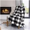 Image 5 : Safdie & Co. White and Black Flannel Throw
