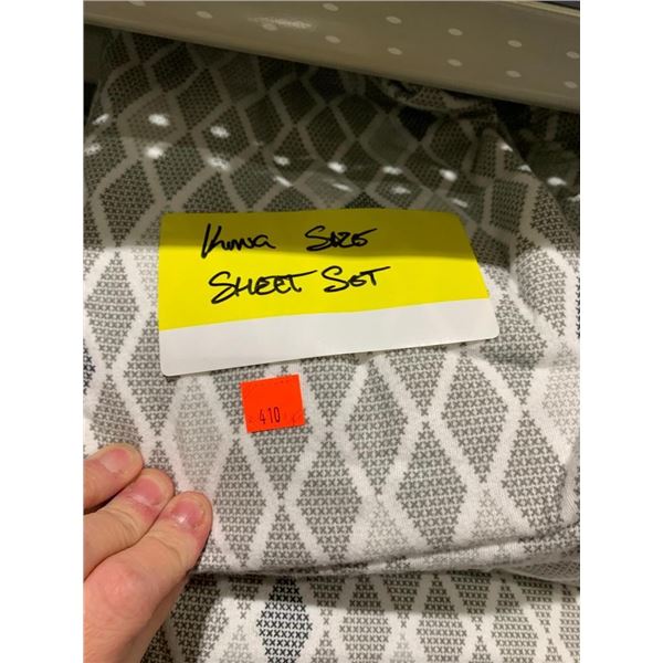 King Size Grey Design Bed Sheet Set
