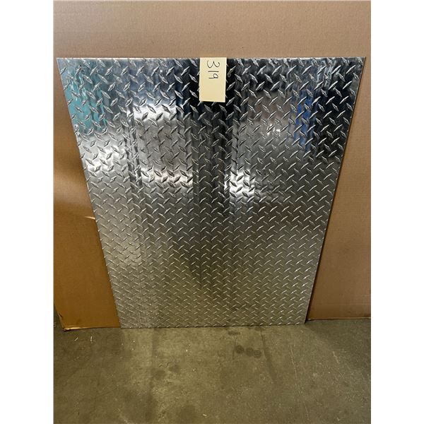 ALUMINIUM CHECKER = ,125 X 28 X 37