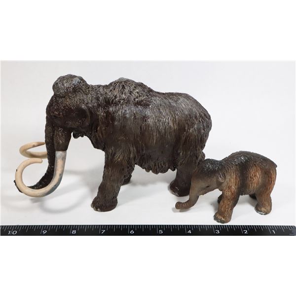 WOOLY MAMMOTH WITH BABY DIORAMA, WITH MED SIZE