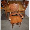 Image 2 : SQUARE WOOD DINING ROOM TABLE WITH CHAIRS