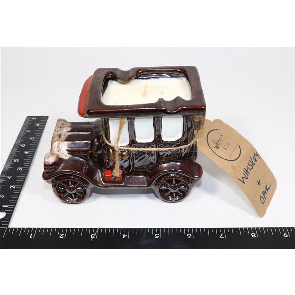 WHISKEY AND OAK SCENTED CANDLE IN ANTIQUE