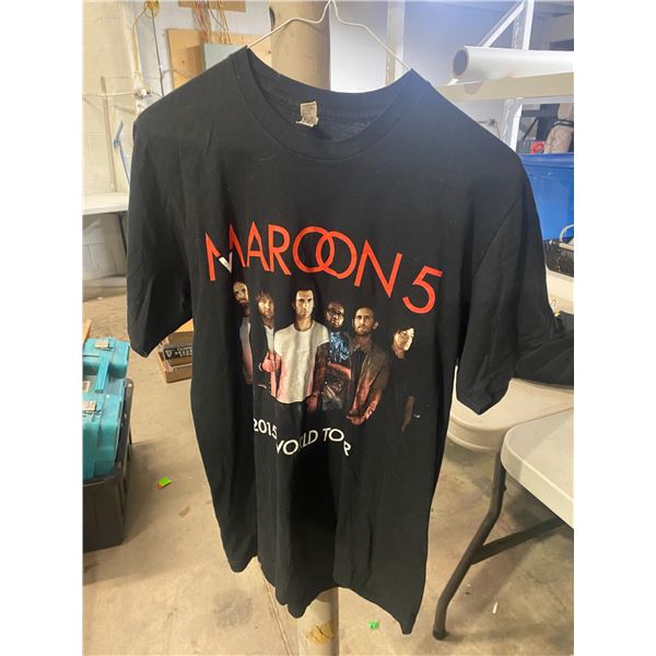 Maroon 5 medium t shirt