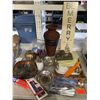 Image 1 : Kitchen items and decor
