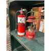 Image 1 : Extinguisher and lantern