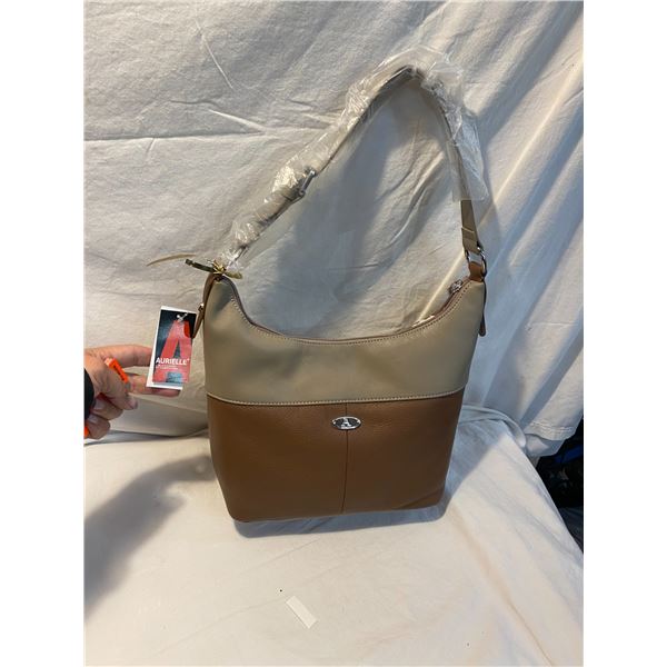 Auriellel leather purse  NWT