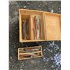 Image 1 : Wood box and tools