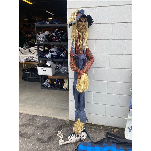 Scarecrow Halloween decor