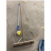 Image 1 : Brush and broom