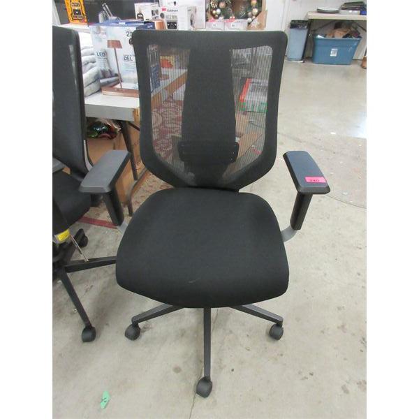 New Mesh Back Office Chair with Fabric Seat