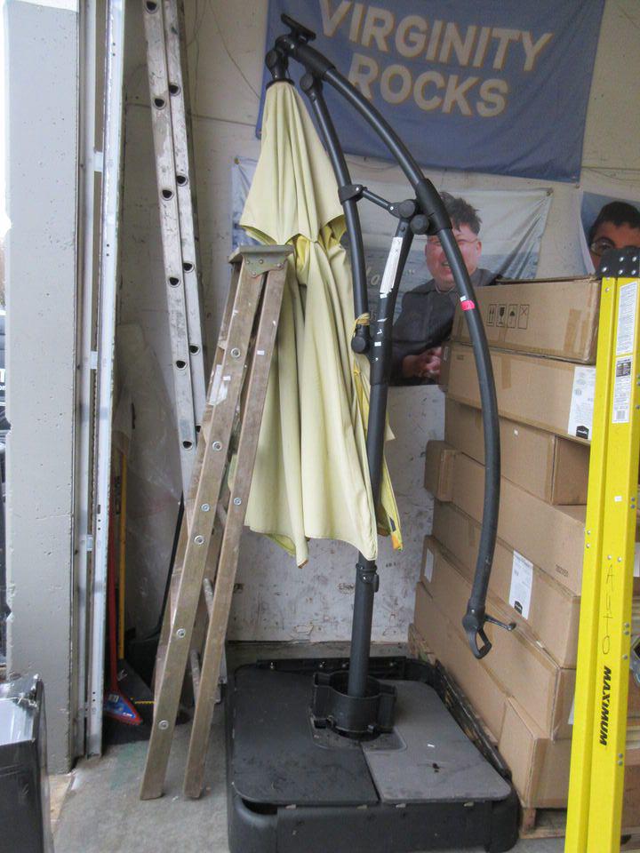 Offset Patio Umbrella & 5' Wood Step Ladder