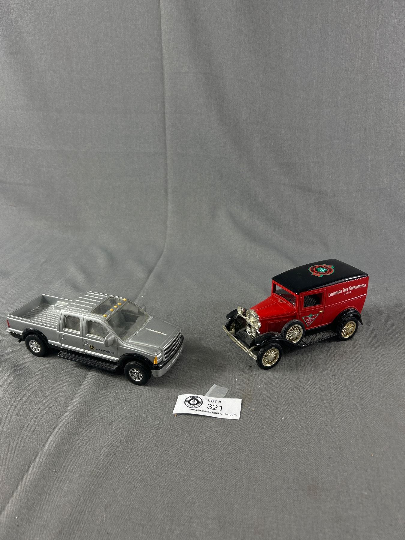 Vintage Ertl International Scout Pick Up Truck + Horse Trailer, U.S.A Vintage Ertl International Scout Pick Up Truck + Horse Trailer, U.S.A