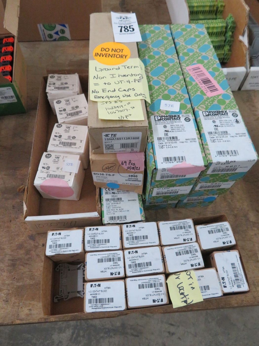 Contact Blocks, Terminal Lug Kits