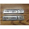 Image 1 : triton v8 badge