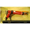 Image 2 : 2 caulking guns with level