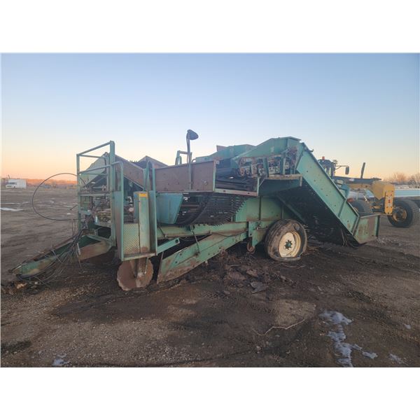 Lockwood potato harvester