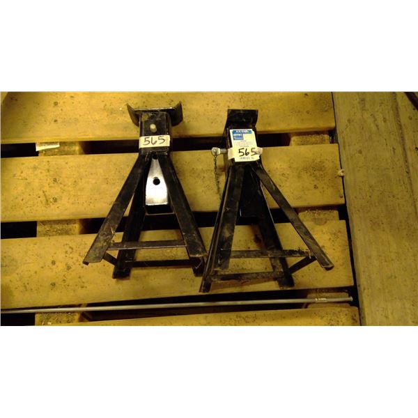 2  4000 lb jack stands