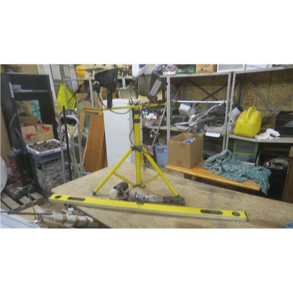 Job Site Light on Tripod - Desk Lamp - Level