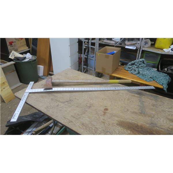 Drywall Square / Axe