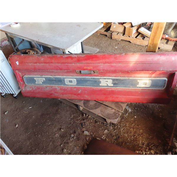 Old Ford Truck Tailgatem