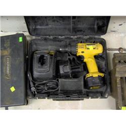 DEWALT CORDLESS 9.6V DRILL W/CASE---232