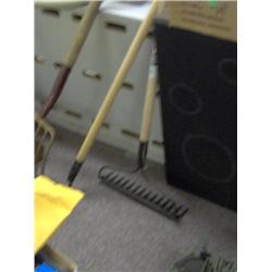 NEW GARDEN  RAKE
