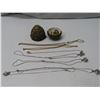 Image 1 : decorative egg w/ 7 necklaces