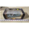 Image 1 : Maistro - 2002 Ford Thunderbird die cast 1:25 scale model collector's car - in box